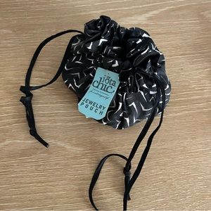 Iota chic jewelry travel pouch NWT